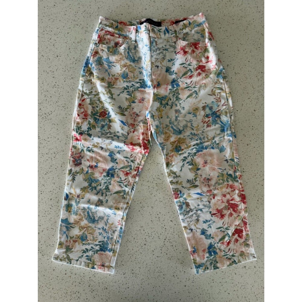 Gloria Vanderbilt White Floral Amanda Ankle Jeans Red Blue & Green Accents 8